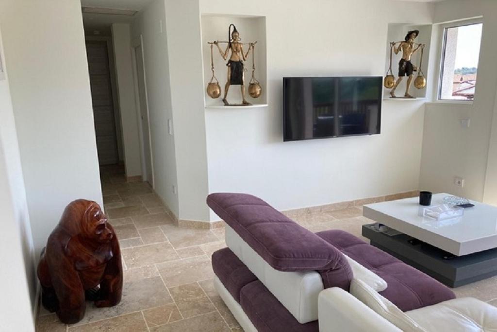 Nivelle Apartment